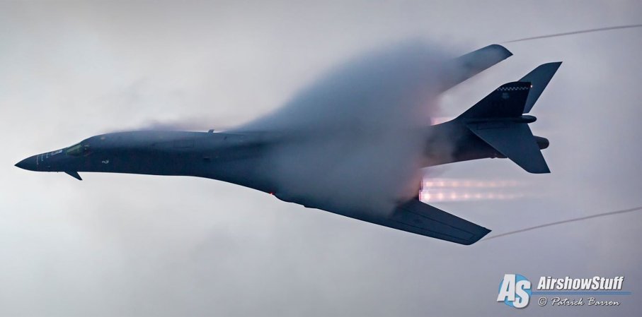 B-1B Wows Oshkosh Crowd With Epic High-Speed Afterburner Passes At Dusk