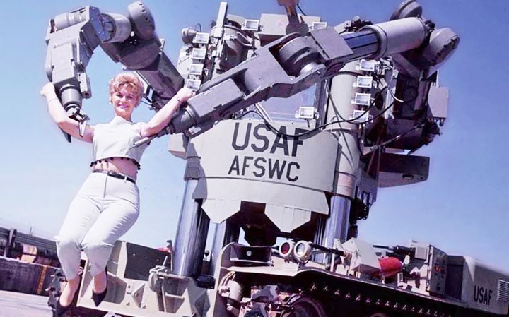 The First Giant Mecha Robot Fight Was Lame, But This Real Cold War Era Mecha Wasn’t