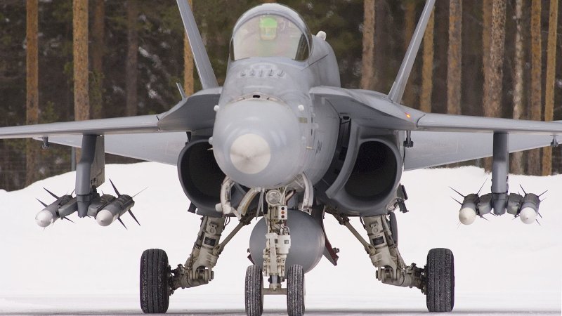 Canada May Buy AIM-120D Missiles That Outrange Its CF-18’s Radar’s Reach