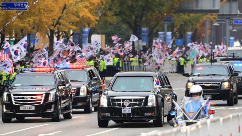 The Presidential Motorcade Is on Full Display as Trump Tours Asia