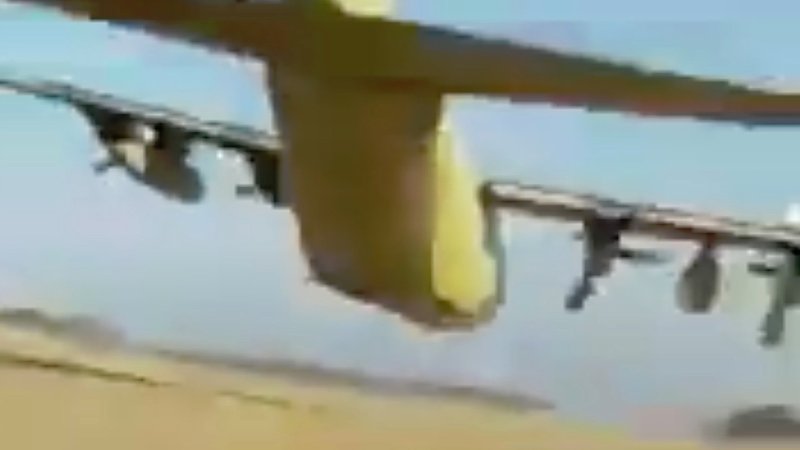 Crazy Low-Flying Saudi C-130 Buzzes Right Over A Soldier On The Ground In Yemen