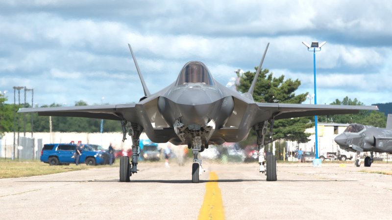 USAF F-35A Ends Up Nose Down On The Tarmac At Eglin AFB After Inflight Emergency