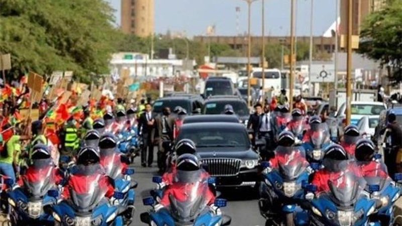 Chinese President Xi Jinping Brought A New Armored Limousine With Him To Africa