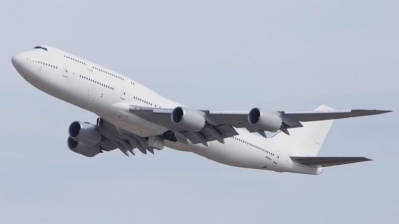 Check Out The Future Air Force One 747 As It Leaves California To Begin Modification In Texas