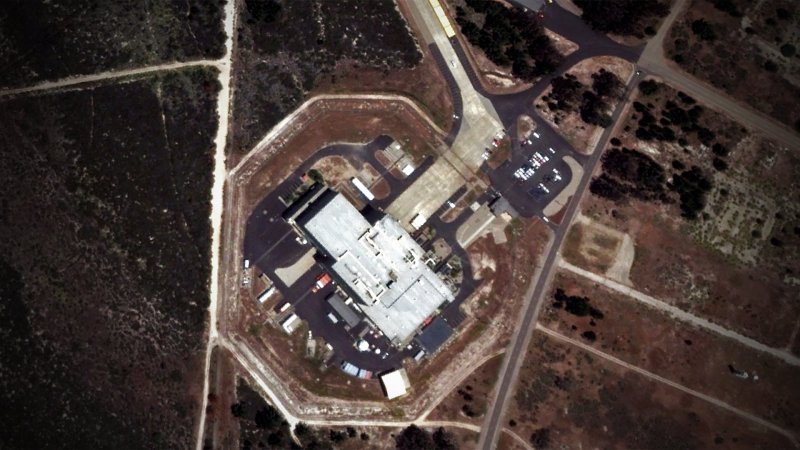 Vandenberg AFB’s Space Shuttle Processing Facility Now Has A Very Mysterious Mission