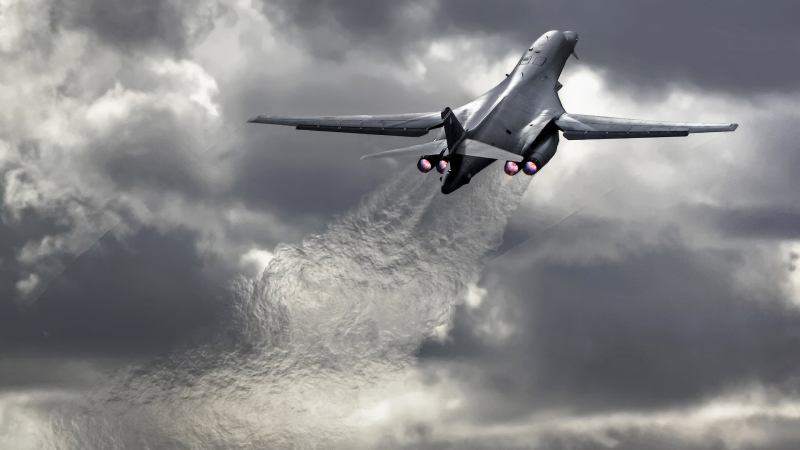 Watch This B-1B Make A Crazy Steep Banking Climb After A Touch And Go At RAF Fairford
