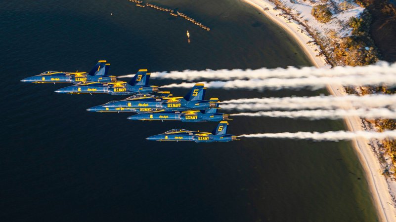 The Blue Angels Just Said Goodbye To The F/A-18 Legacy Hornet With A Final Sunset Flight