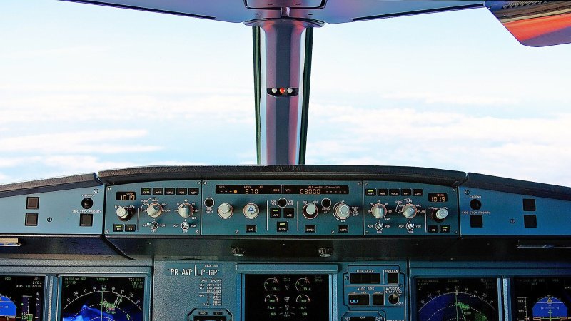 American Airlines Confirms Encounter With Unidentified Cylindrical Object Over New Mexico