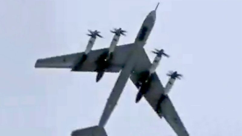 Listen To The Terrifying Mechanical Growl Of A Tu-95 Bear Passing Overhead