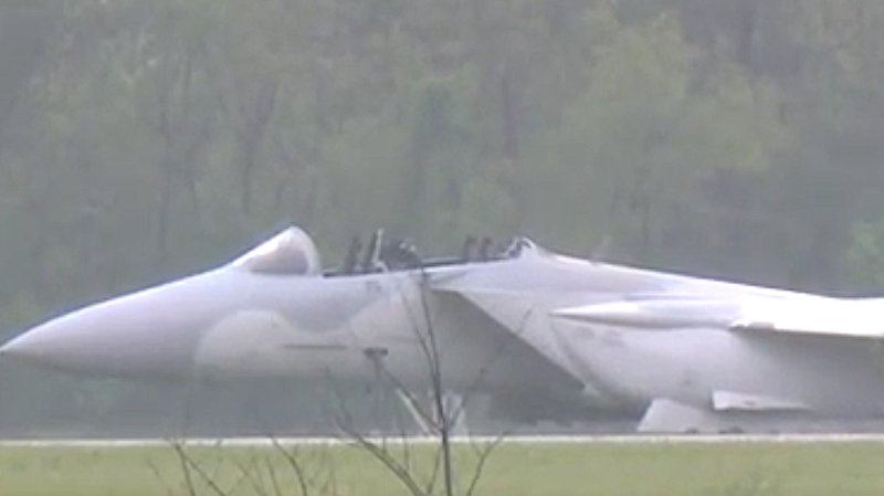 Crew Ejects From Qatari F-15QA Fighter While On The Ground At Airport Near St. Louis