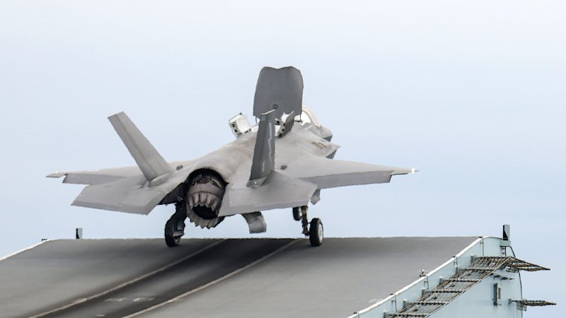 The Wreck Of A Crashed British F-35 Has Been Pulled Out Of The Mediterranean