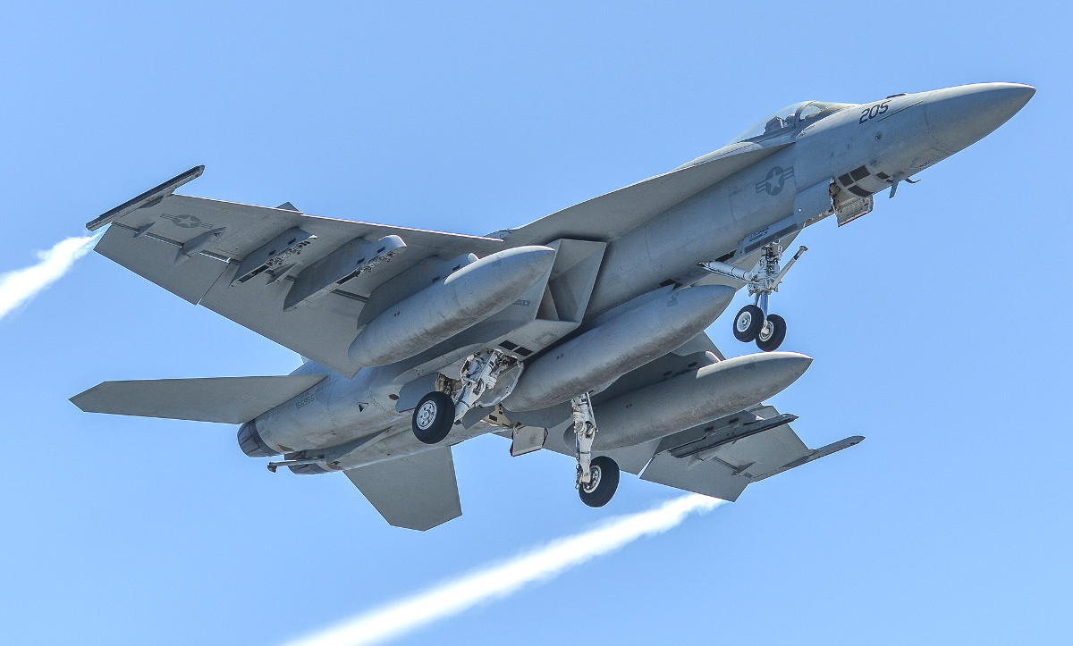 message-editor%2F1520874187412-super-hornet.jpg